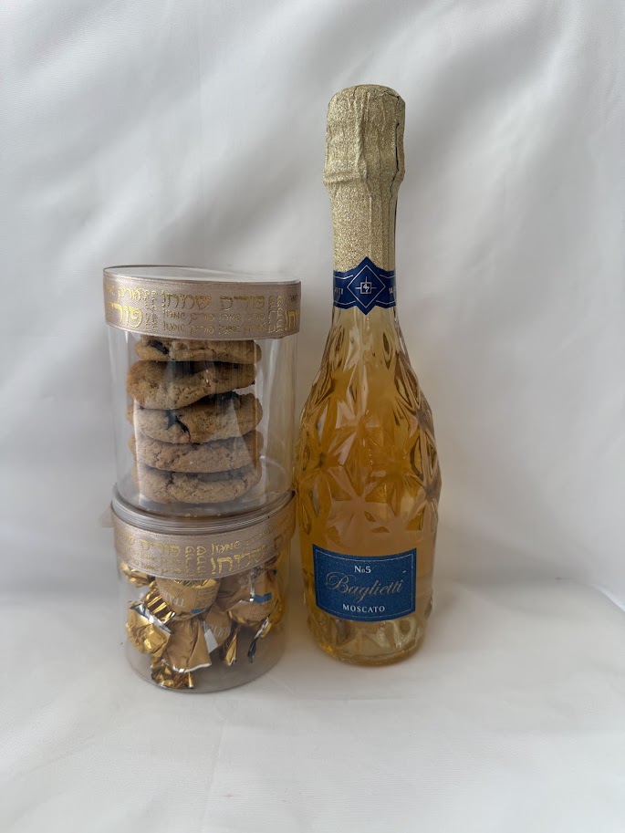 Elegant Moscato Sweet Wine & Gourmet Treats Gift Bundle